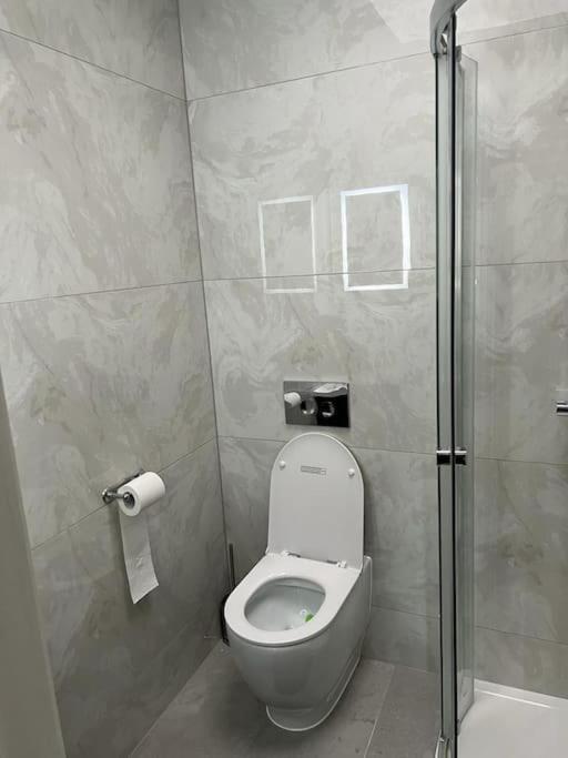 En-Suite Double Room - Private Entrance & Free Parking West Drayton  Zewnętrze zdjęcie