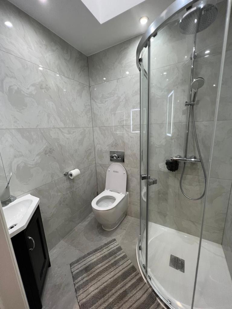 En-Suite Double Room - Private Entrance & Free Parking West Drayton  Zewnętrze zdjęcie